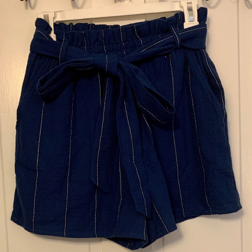 Women’s tie belt shorts